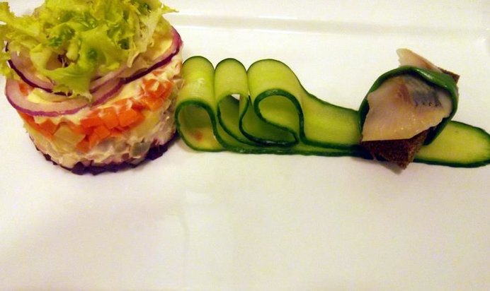 Салат с сельдью и свеклой