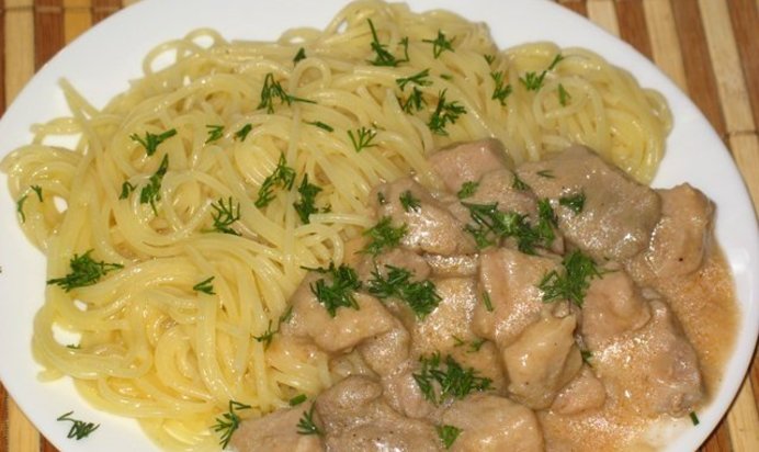 Гуляш из говядины со сливками