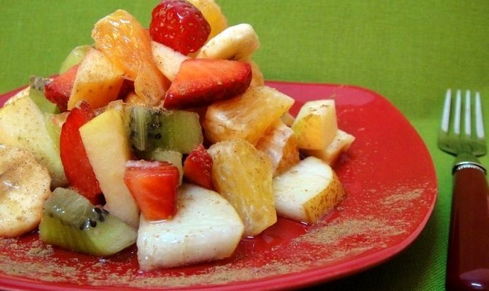 Сладкий салат из фруктов