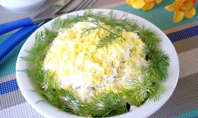 Салат с печенью куриной слоеный