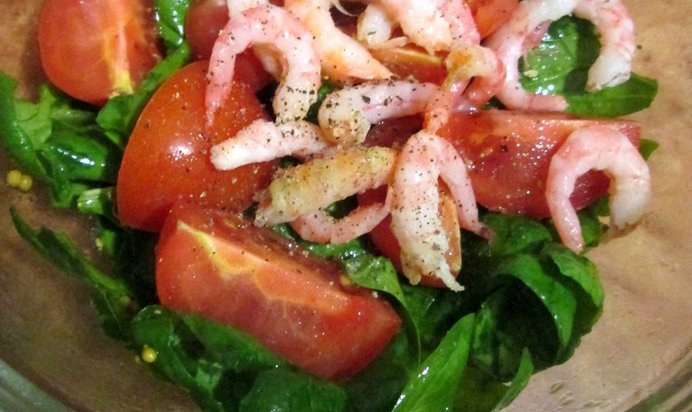 Салат из шпината и креветок