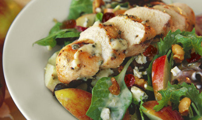 Салат с куриной грудкой и яблоками