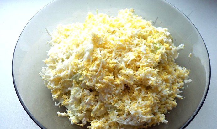 Салат из пекинской капусты с яблоком и курицей