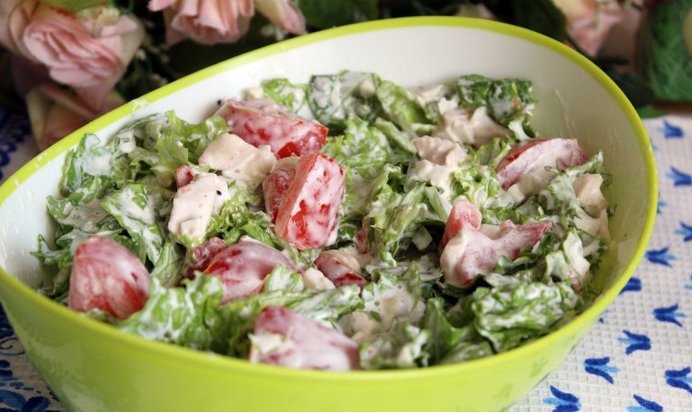 Летний салат с кальмарами