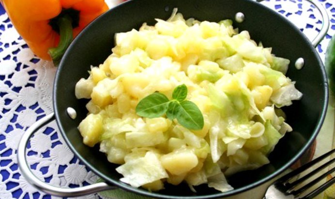 Капустный салат с картофелем