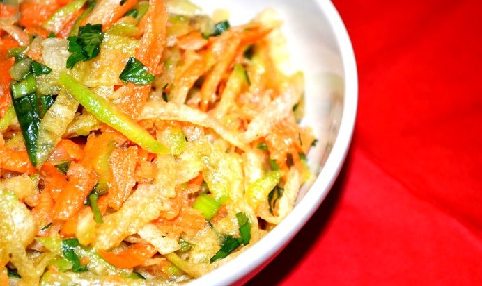 Незатейливый салат с маргеланской редькой