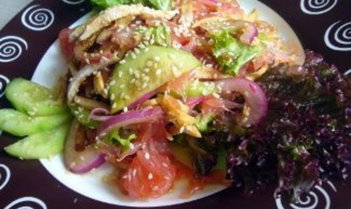 Салат с куриной грудкой-гриль и грейпфрутом