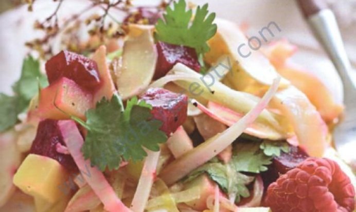 Салат из свеклы яблока картофеля и копченой индейки