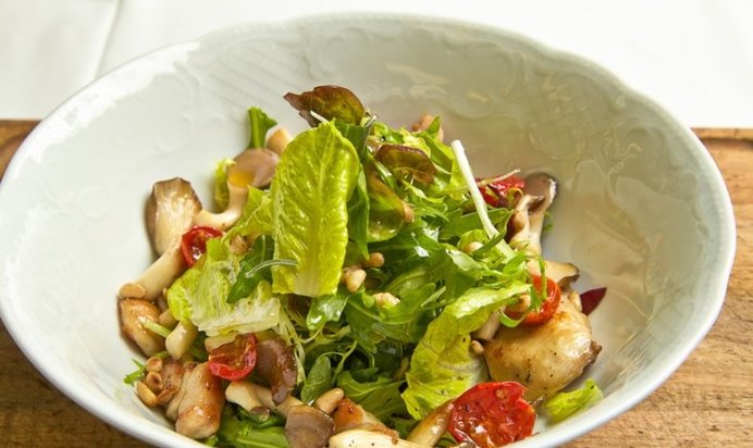 Салат из мяса кроля