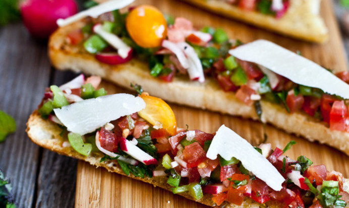 Брускетта со свежими овощами