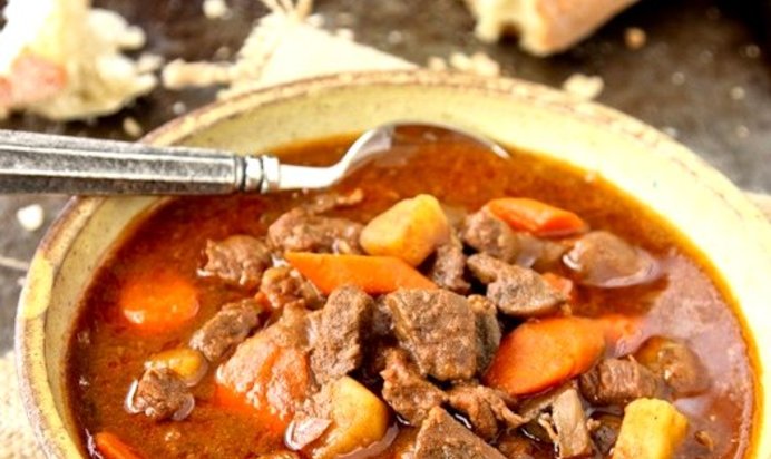 Гуляш по-венгерски с фасолью