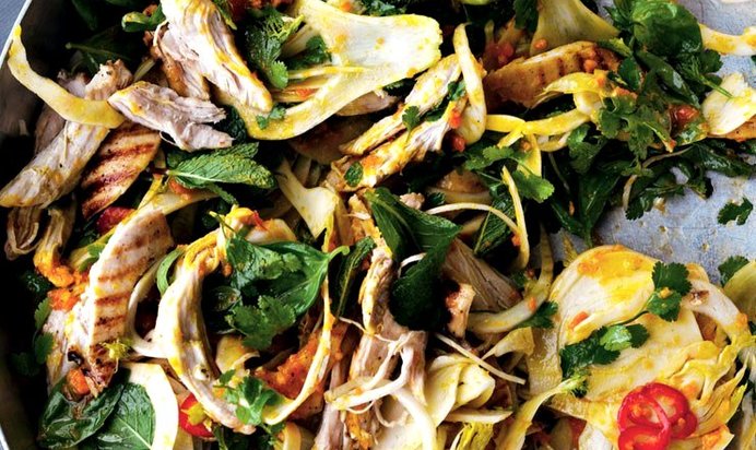 Салат из курицы с шафраном и зеленью