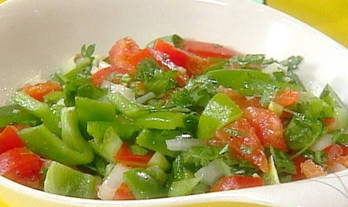 Салат с перцем и помидорами