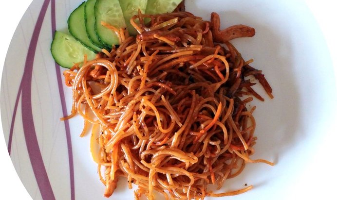 Фунчоза (стеклянная лапша) с овощами по‑корейски