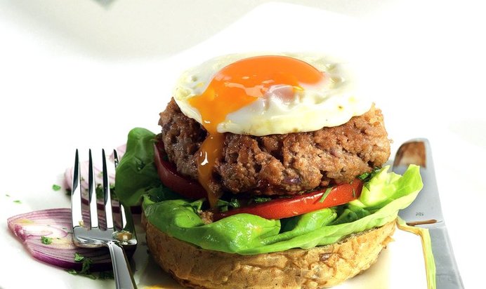 Гамбургер с соусом тартар