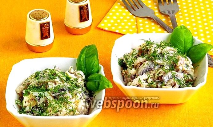 Салат из кальмаров с грибами и сыром