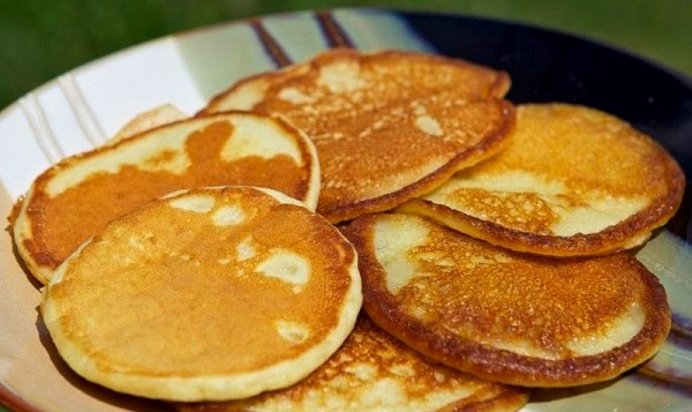 Оладьи на воде с яйцами