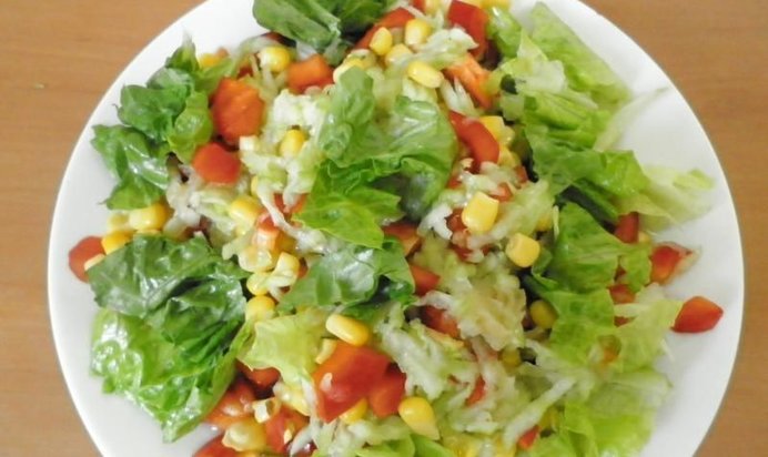 Салат яблоки огурцы кукуруза и перец с майонезом