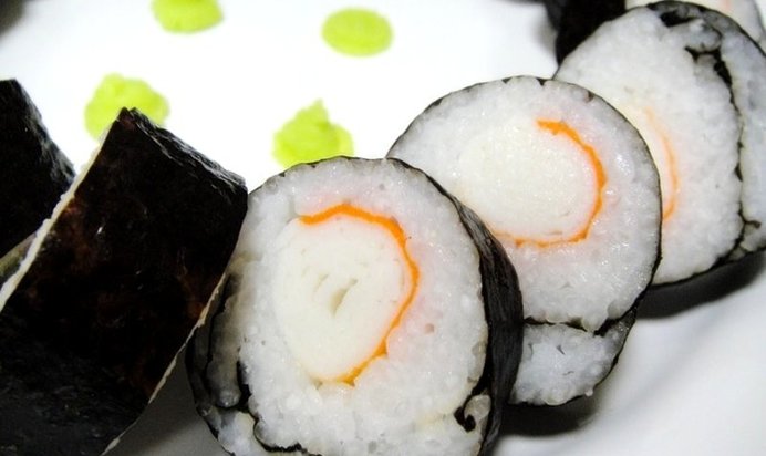 Роллы с крабовыми палочками