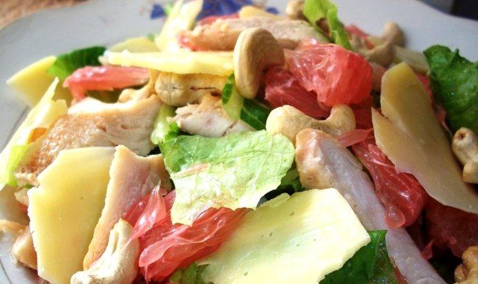 Салат с помело