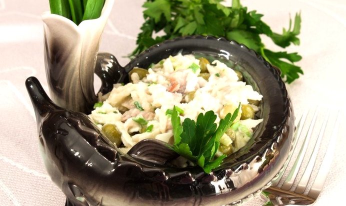 Салат с копченой скумбрией