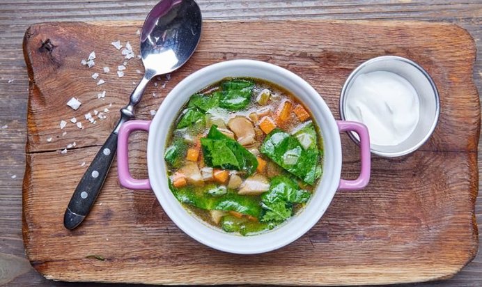 Постные Щи из шпината с белыми грибами