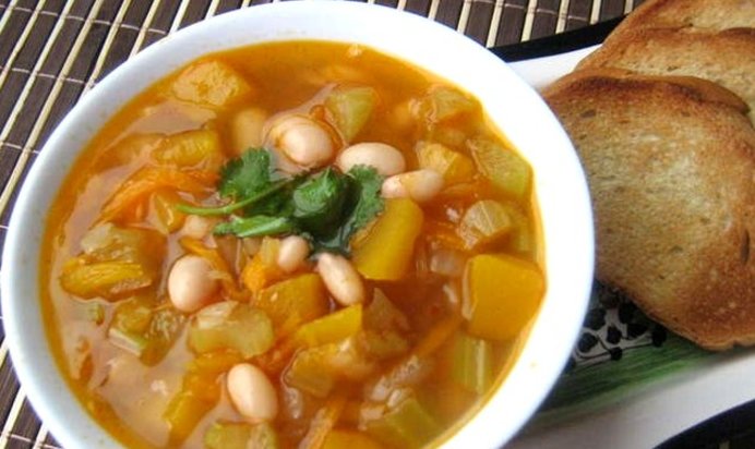 Фасолевый суп на курином бульоне