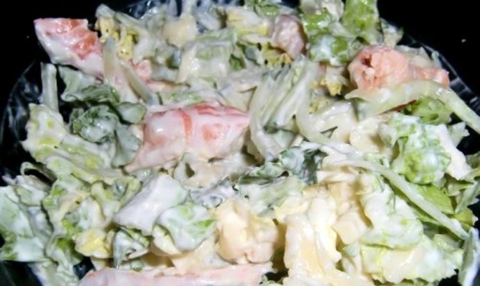 Салат с креветками и пекинской капустой