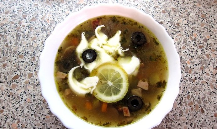 Солянка с маслинами