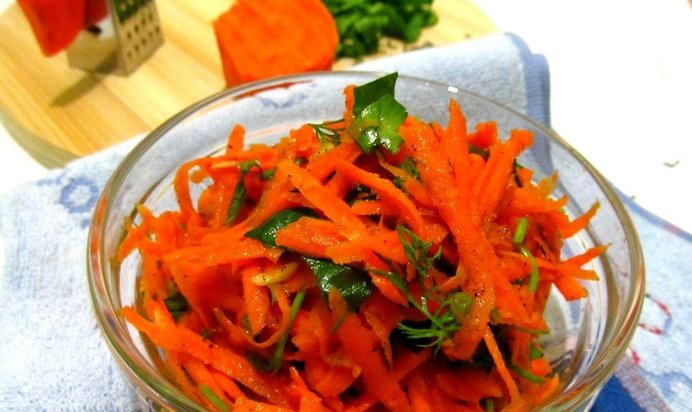 Салат морковный с петрушкой