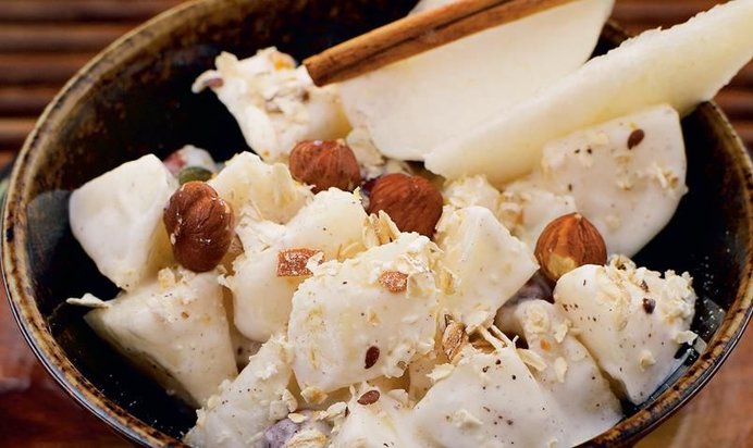 Салат из груш с орехами