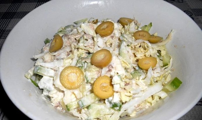 Салат с тунцом и пекинской капустой