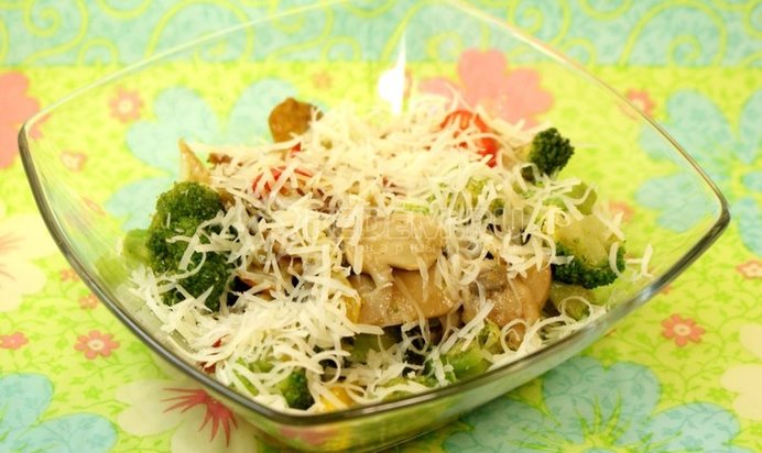 Горячий салат с пармезаном