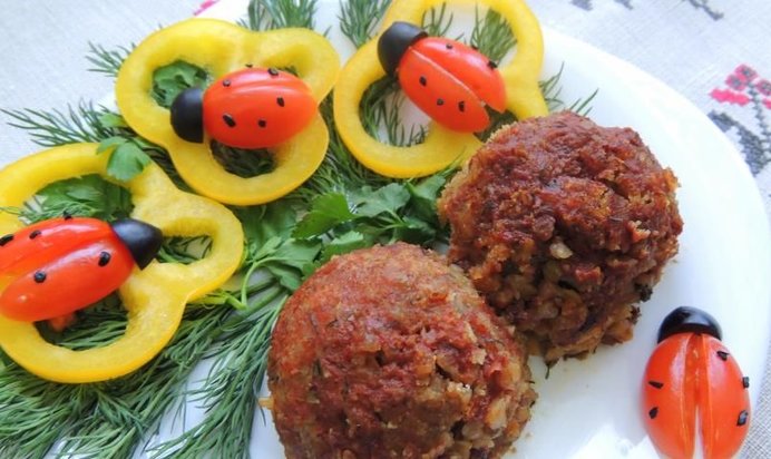 Салат с креветками и соевым соусом