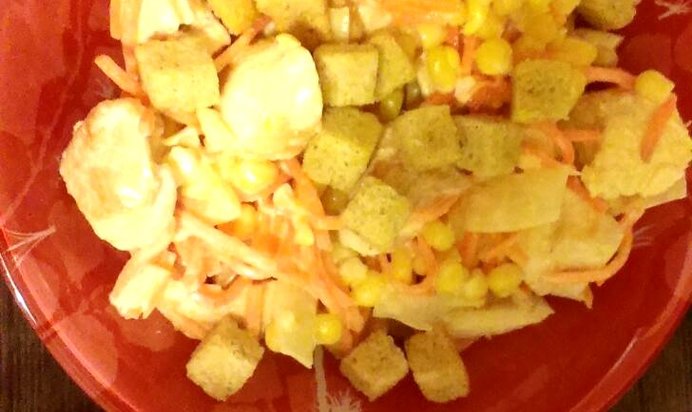 Салат с кукурузой, корейской морковью и курицей