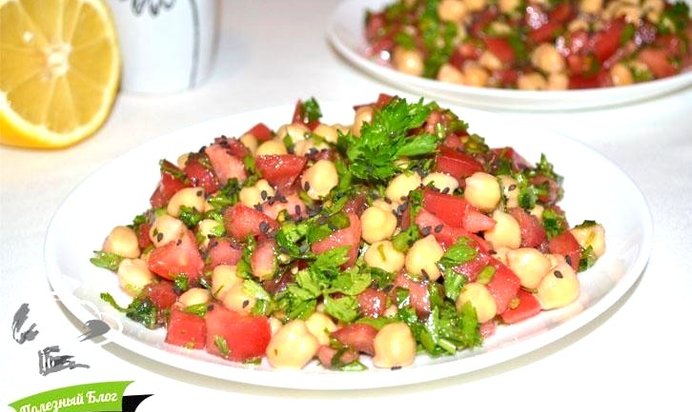 Салат с нутом и сладким перцем «Турецкий»