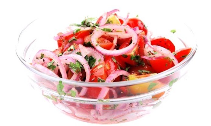 Салат из помидоров с луком