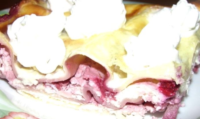 Лазанья с творогом и ягодами