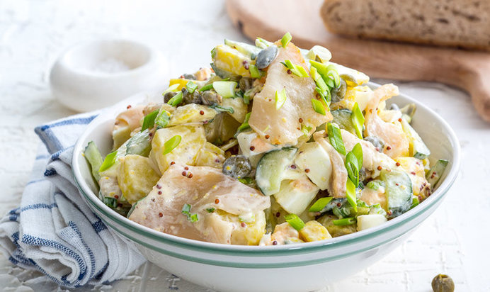 Салат из картофеля с масляной рыбой