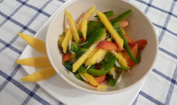 Салат с манго