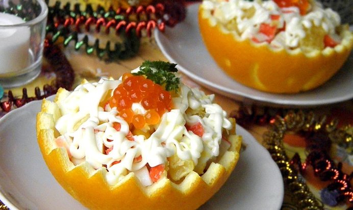 Салат новогодний с крабовыми палочками