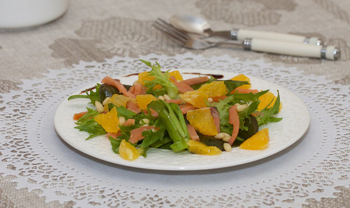 Цитрусовый салат с лососем