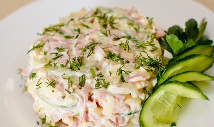 Салат с ветчиной и яйцом