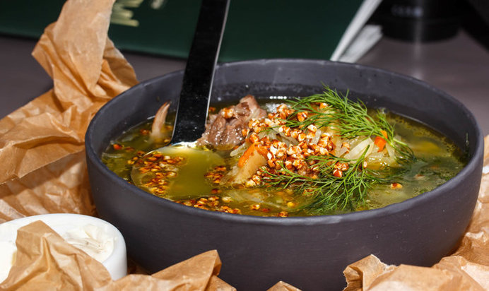 Щи из квашеной капусты с белыми грибами