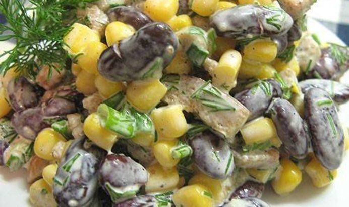 Салат из фасоли с сухариками