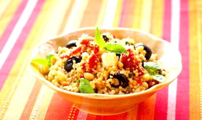 Салат из кускуса и запеченных овощей с французской заправкой из перца