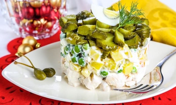 Слоеный салат с курицей