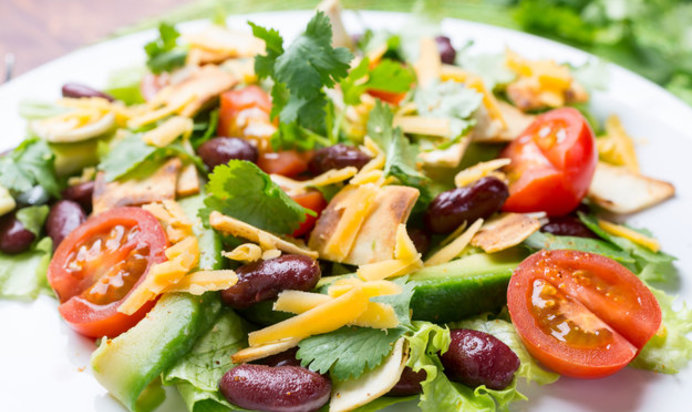 Салат с авокадо за 10 минут