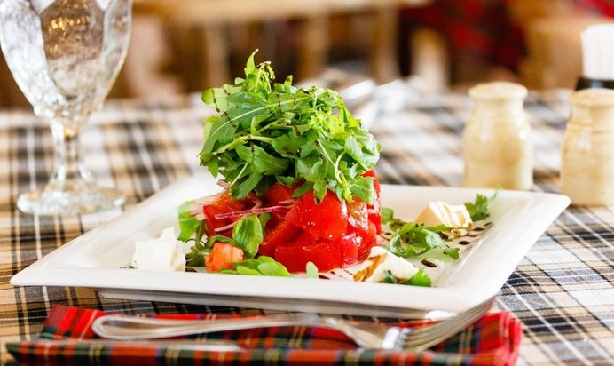 Салат с томатами и брынзой