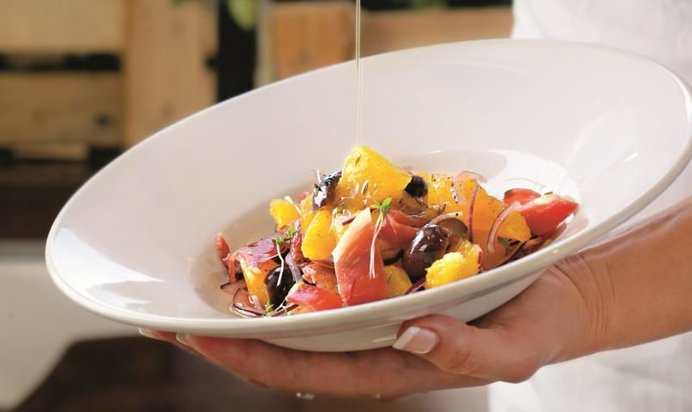 Кастильский салат из апельсинов с хамоном серрано